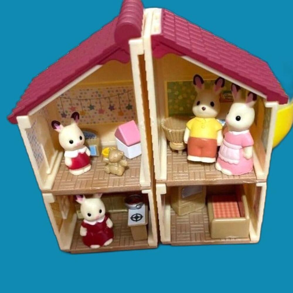 Silvanian families / calico critters miniature house.